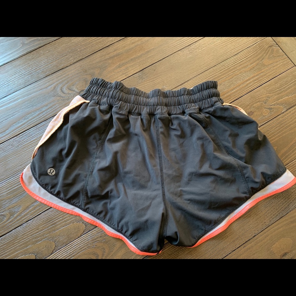 🍋Lululemon Size 6 Hotty Hot Short